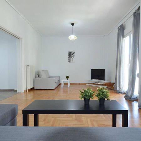 A Spacious Minimal Apatment At Chalandri Atenas Exterior foto