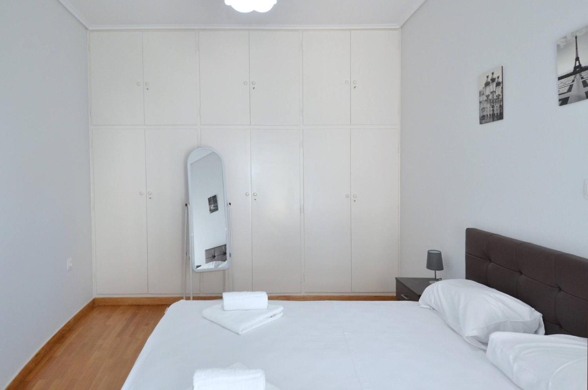 A Spacious Minimal Apatment At Chalandri Atenas Exterior foto