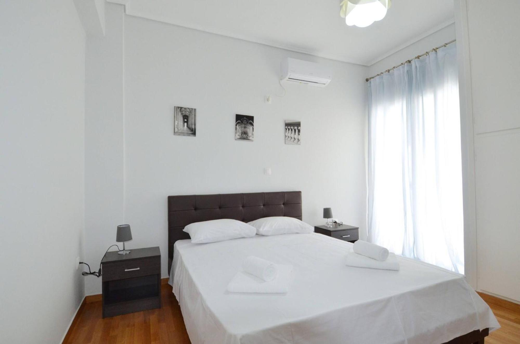 A Spacious Minimal Apatment At Chalandri Atenas Exterior foto