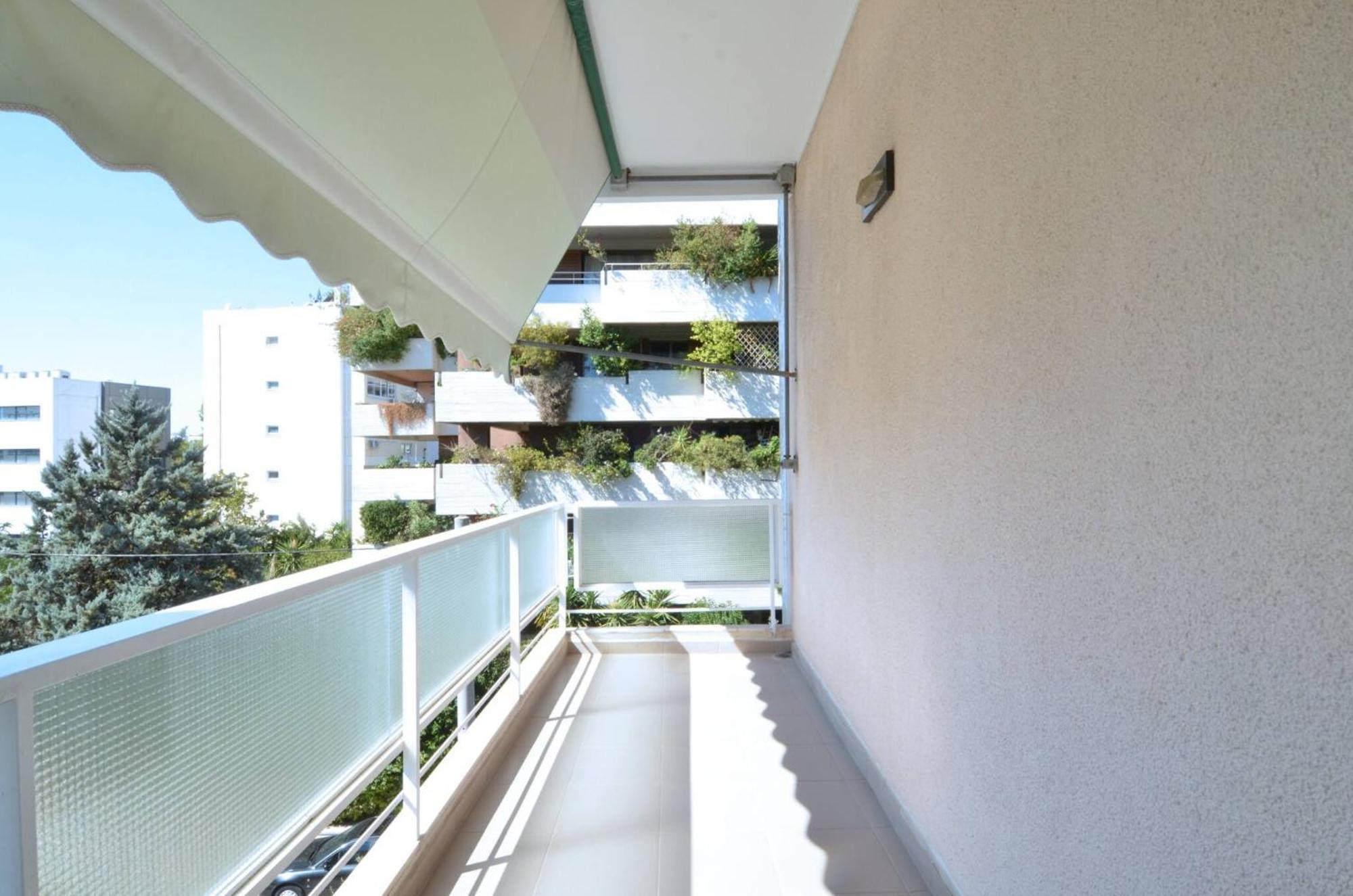 A Spacious Minimal Apatment At Chalandri Atenas Exterior foto