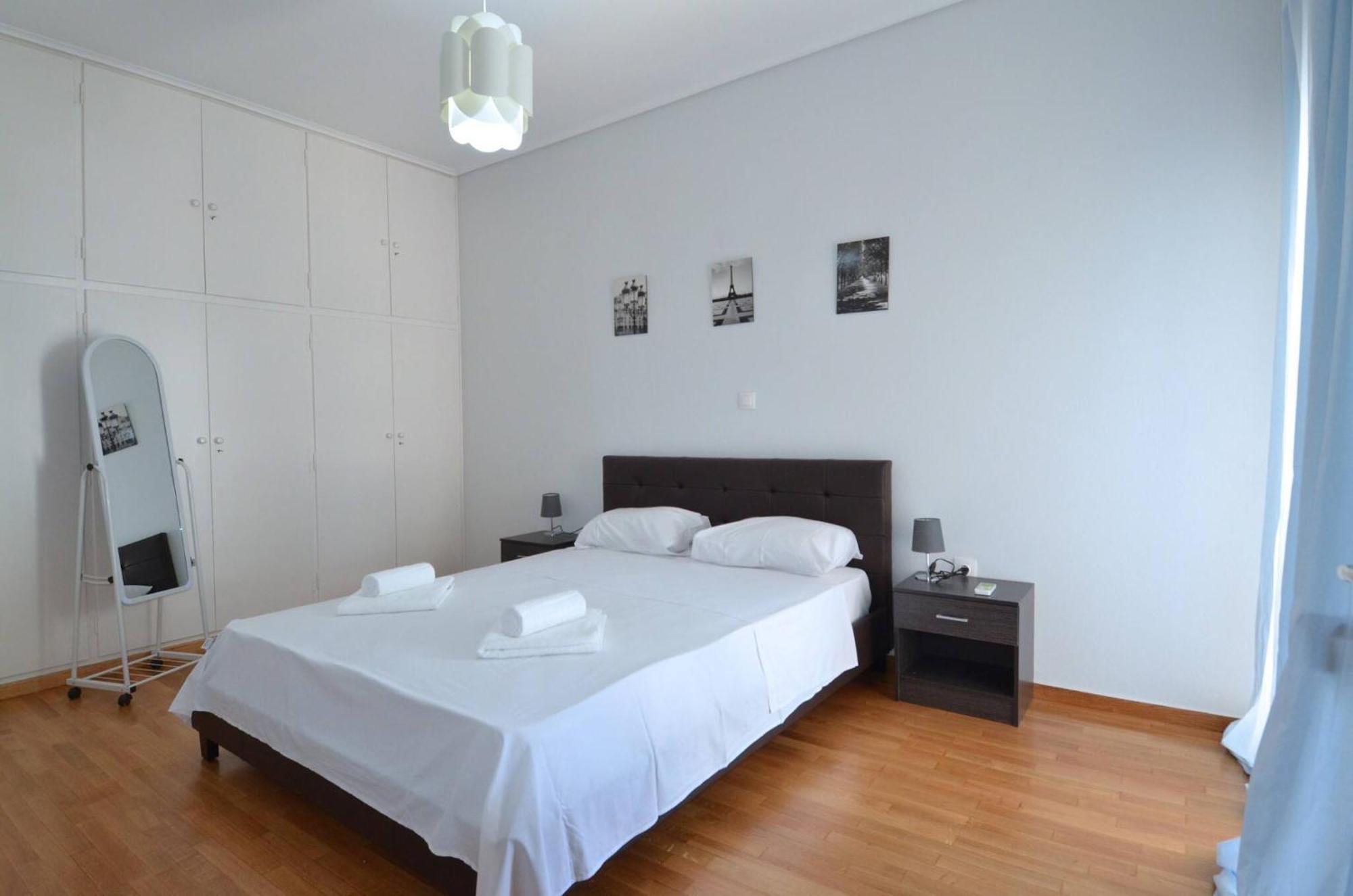 A Spacious Minimal Apatment At Chalandri Atenas Exterior foto